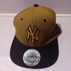 City Hunter Olive‎ and Black Cap